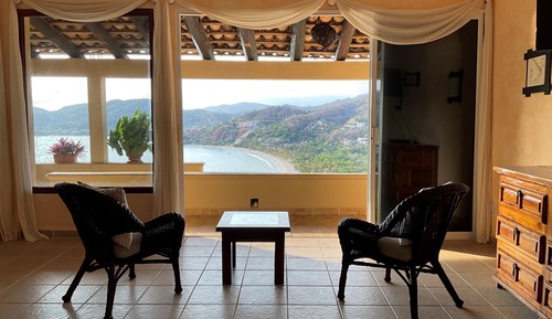 Deluxe Suite, 1 King Bed, Hot Tub, Beach View