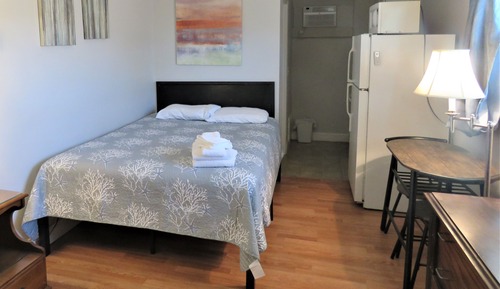 Economy Single Room, 1 Queen Bed