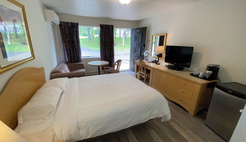 Standard Room, 1 Queen Bed