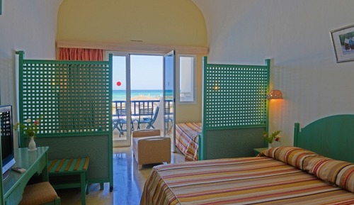 Family Room 2+2