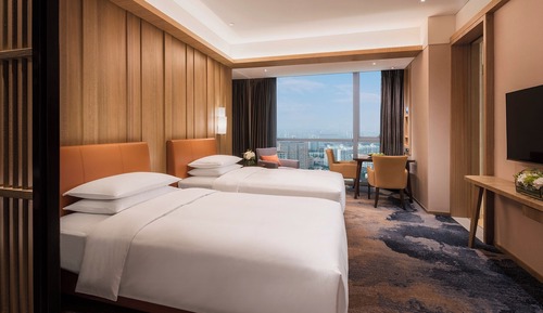 Room, 2 Twin Beds, City View