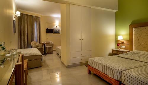 Quadruple Room (Back view)