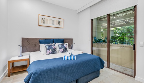 2 Bedroom 2 Bathroom Courtyard