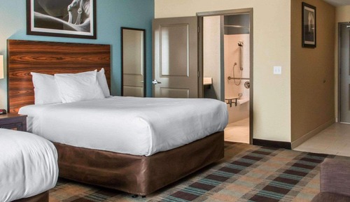 Suite, 1 Bedroom, Non Smoking (2 Queen, 2 Person Sofa Bed)
