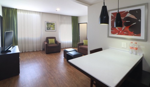 Suite, 2 Bedrooms, Accessible Bathtub, Kitchen (Communication)