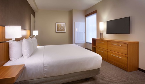 Suite, 1 King Bed with Sofa bed, Accessible