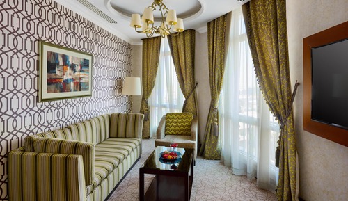 Junior Suite, 1 Bedroom, Club Lounge Access, City View (Maxim Suite)
