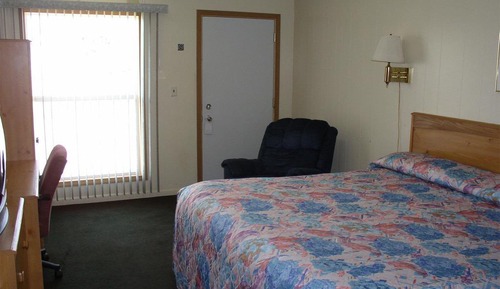 1 Queen Bed Room-Non Smoking