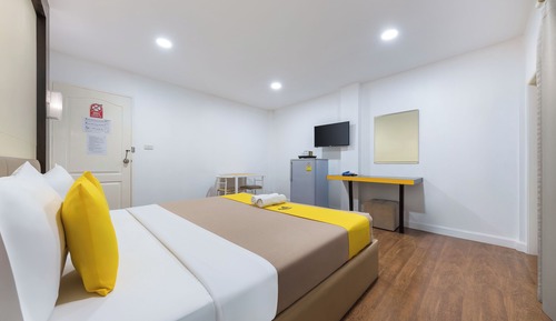 Basic Double Room Single Use, 1 King Bed, Non Smoking, Private Bathroom
