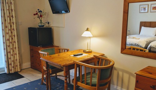 Room (9)