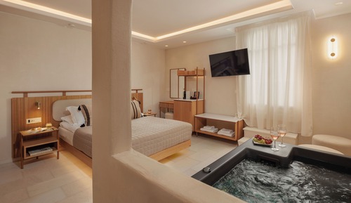 Superior Room, Jetted Tub