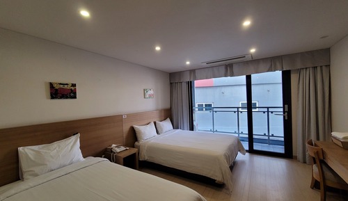 Standard Room, Multiple Beds, Non Smoking, Bathtub