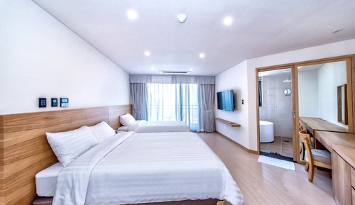 Deluxe Room, Multiple Beds, Bathtub, Harbor View (Deluxe)