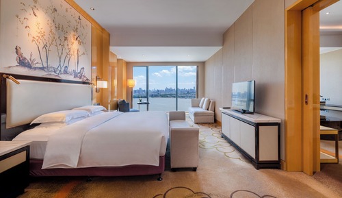 Suite, 1 King Bed, River View