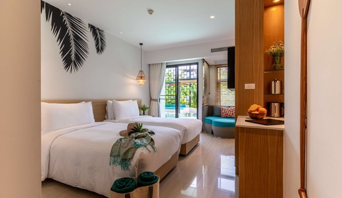 Deluxe Room, 2 Twin Beds, Pool Access