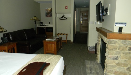Room (1 King bed with queen sofabed)
