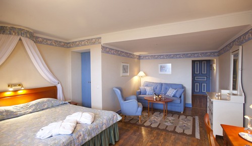 Junior Studio Suite, Jetted Tub (Mini, Pets not allowed)
