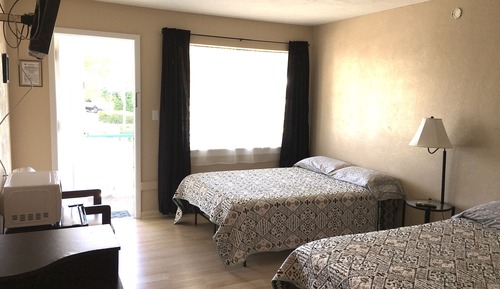 Classic Single Room, 2 Double Beds, Refrigerator & Microwave, Ocean View
