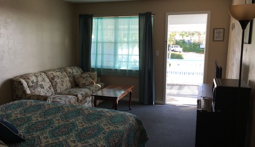 Deluxe Room, 1 King Bed, Partial Ocean View
