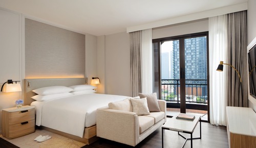 Premier Studio, 1 King Bed, Non Smoking, Balcony
