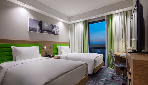 Family Room, 1 Queen Bed, Refrigerator