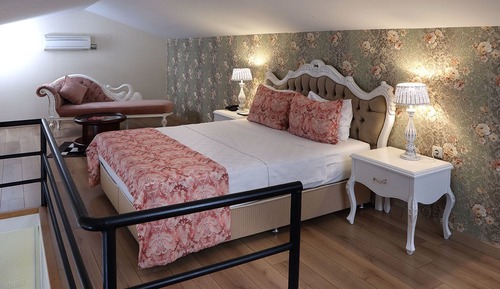 Suite, 1 Double Bed, Lake View