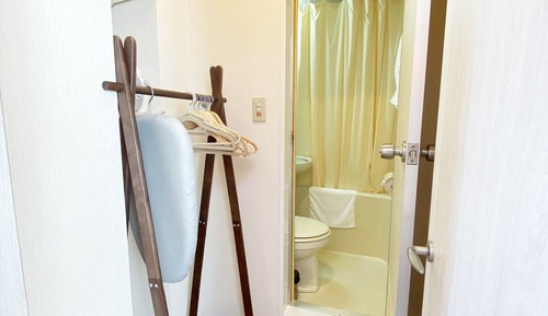 Large Twin Room with Private Bathroom (502)