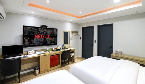 Standard Twin Room (Check-in at 7pm on Sat&Sun)