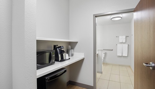 Suite, 1 King Bed, Accessible (Communications)