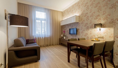 Deluxe Apartment, Kitchenette, Courtyard View