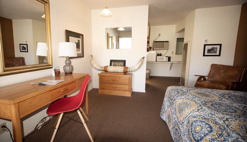 Classic Single Room, 1 King Bed, Refrigerator & Microwave