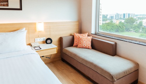 Room, 2 Twin Beds, City View