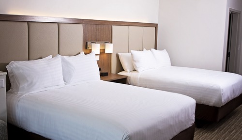Suite, 2 Queen Beds, Accessible (Comm Mobil Tran Shwr)