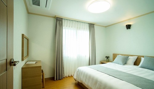 Basic Suite, 2 Bedrooms, Kitchenette, Partial Sea View