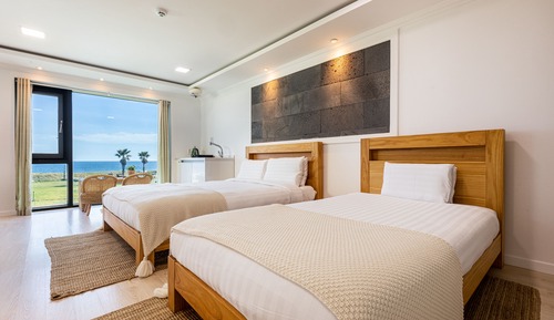 Deluxe Double Room, Hot Tub, Ocean View (B)