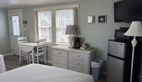 Cottage Room, 2 Double Beds, Refrigerator & Microwave