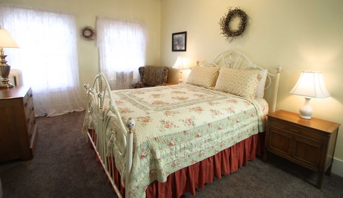 Standard Room, 1 Queen Bed