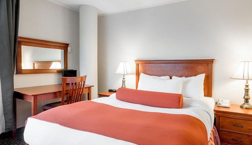 Standard Room, 1 Queen Bed
