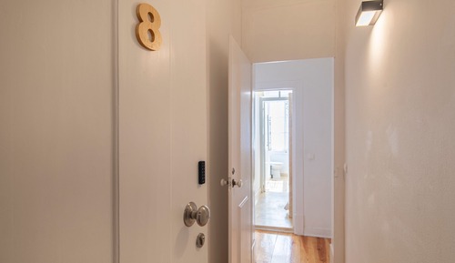 Basic Studio, 1 Queen Bed, Private Bathroom