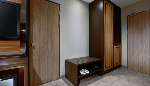 Aston Suite