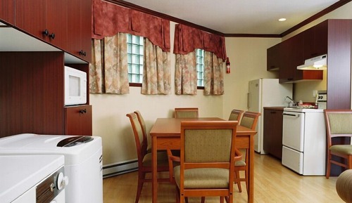 Family Apartment, 2 Bedrooms, full kitchen (Section Motel) 