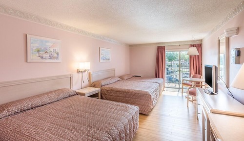 3 beds room (2 queen beds, 1 dbl Max 6 pers)