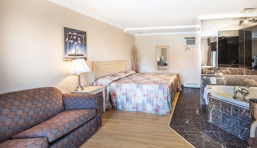 Standard Suite, Jetted Tub