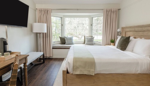 Room, 1 King Bed (East Wing)