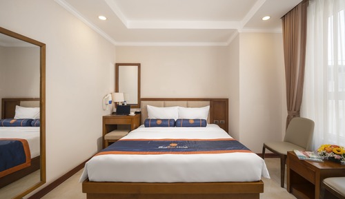 Deluxe King Partial Sea View- Afternoon Tea Included