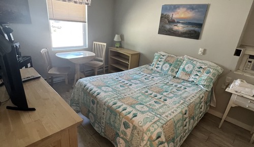 Basic Single Room, 1 Queen Bed