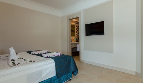 Standard Room, Partial Sea View