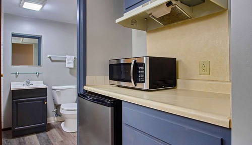 Room, 1 King Bed, Non Smoking, Refrigerator & Microwave