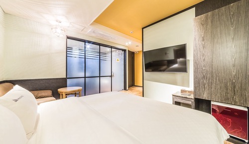 Standard Room (No breakfast on Sundays)