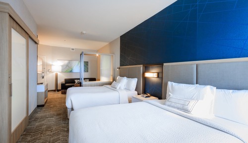 Suite, Multiple Beds (Mobility Accessible, Tub)